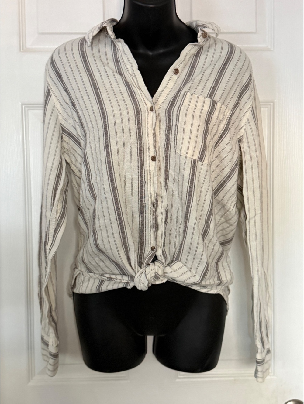 Universal Thread Ivory Striped Tie Front Button Up Shirt XS Relaxed Fit